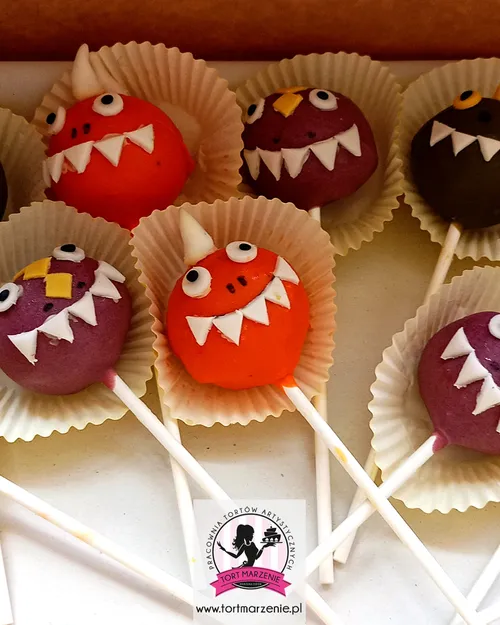 Kolorowe Cake Pops na Patyczkach